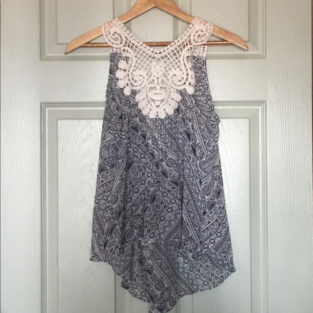 New Guess Tops - Picture 4 of 7